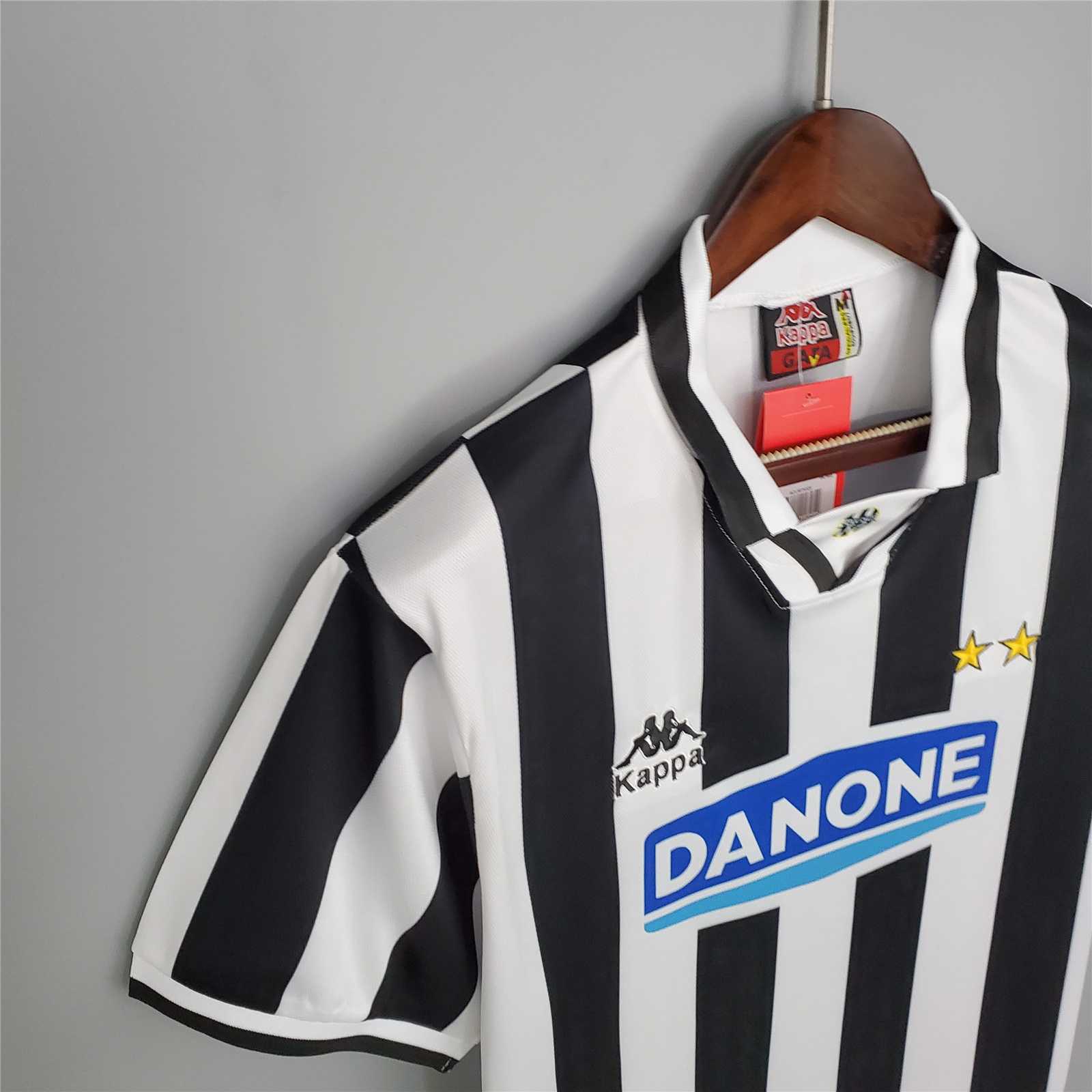 1994-1995 Juventus Home Shirt - That Retro Shirt Store