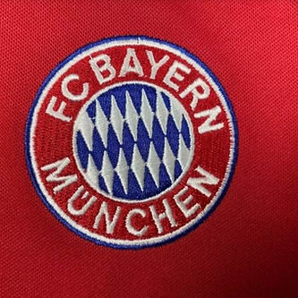 Retro Bayern Munich Home Shirt 2000/2001 - That Retro Shirt Store