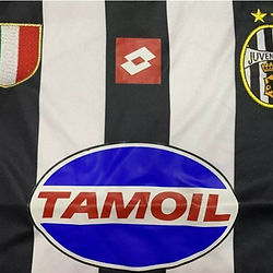 Retro Juventus Home Shirt 2002/2003 - That Retro Shirt Store