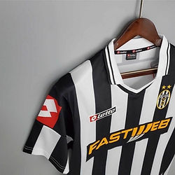 Retro Juventus Home Shirt 2001/2002 - That Retro Shirt Store
