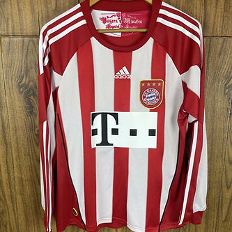 Retro Bayern Munich LS Home Shirt 2010/2011 - That Retro Shirt Store