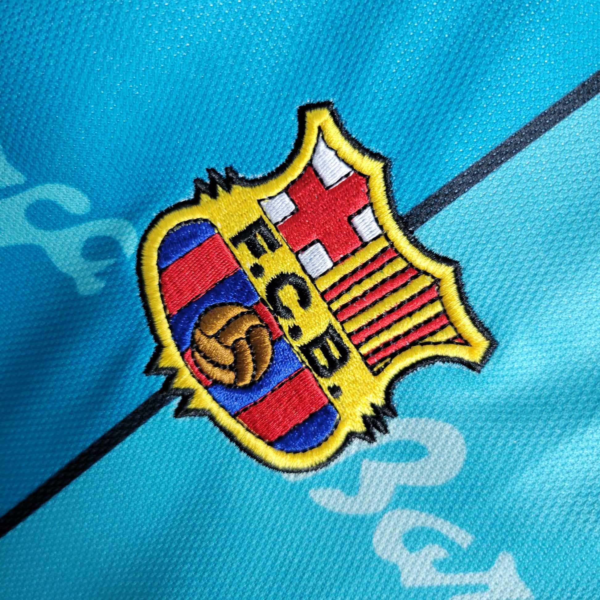 1995 1997 FC Barcelona Away Shirt - That Retro Shirt Store